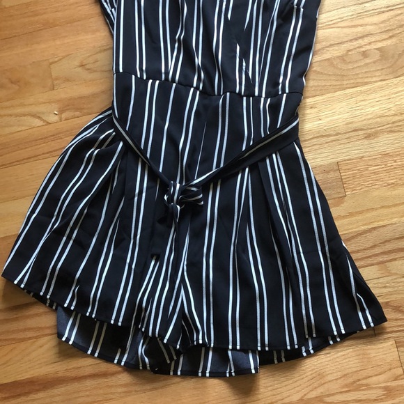 NWT BLACK & WHITE STRIPED ROMPER. With waist tie - Picture 3 of 4